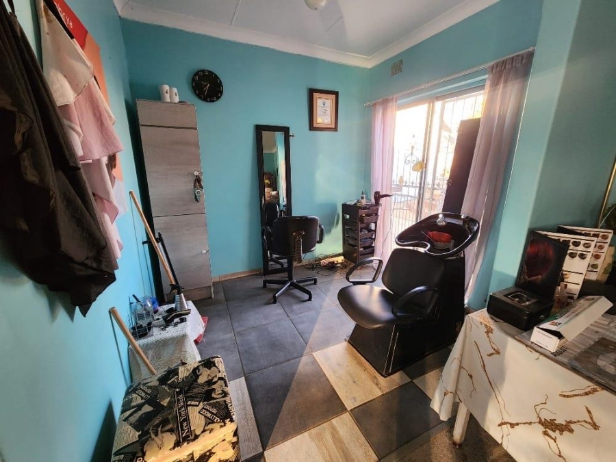 3 Bedroom Property for Sale in Heuwelsig Northern Cape